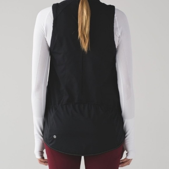 Lululemon Kicking Asphalt Vest Navy 4 - Picture 3 of 10